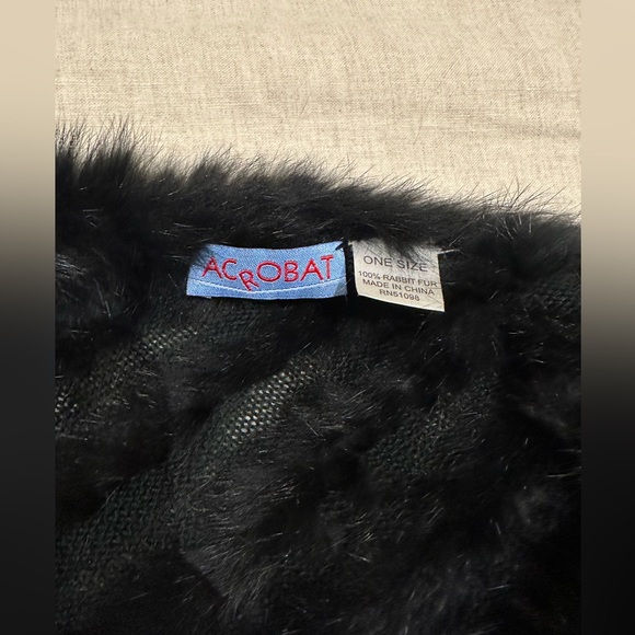 Acrobat Rabbit / Fur cape
One size 
Black - Picture 4 of 4